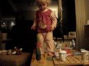 Alyssa bouwt een hoge toren