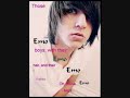 joa.. das is mein erstes selbstgemachtes video. hoffe es gef�llt euch =)
lasst mir ruhig en paa kommis da =)

lyrics:
unsre liebe ist am boden
l�uft langsam aus
dreht noch `ne ehrenrunde
bis sie still steht
und du ich geh am stock
will nie wieder schlafen
solange du mich nacht f�r nacht
in meinen tr�umen besuchst

jetzt lieg` ich neben dir
wir haben uns alles gesagt
haben uns ausgesprochen
uns luft gemacht
ich f�hl` mich wie ausgekotzt
dir geht�s nicht viel besser
da seh` ich es in deinen augen glitzern


sag mal weinst du
oder ist das der regen
der von deiner nasenspitze tropft?
sag mal weinst du etwa
oder ist das der regen
der von deiner oberlippe perlt?
komm` her ich k�ss den tropfen weg
probier ihn ob er salzig schmeckt


jetzt sitz ich hier
und schreibe nur noch blinde liebeslieder
von herz und schmerz und schmalz
und so was tolles kommt nie wieder
h�tt` ich nie gedacht
noch vor ein paar tagen
lagen wir uns nacht f�r nacht im arm

jetzt lieg` ich neben dir
wir haben uns alles gesagt
haben uns ausgesprochen
uns luft gemacht
ich f�hl` mich wie ausgekotzt
dir geht�s nicht viel besser
da seh` ich es in deinen augen glitzern

sag mal weinst du
oder ist das der regen
der von deiner nasenspitze tropft?
sag mal weinst du etwa
oder ist das der regen
der von deiner oberlippe perlt?
komm` her ich k�ss den tropfen weg
probier ihn ob er salzig schmeckt

jetzt lieg` ich neben dir
wir haben uns alles gesagt
haben uns ausgesprochen
uns luft gemacht
ich f�hl` mich wie ausgekotzt
dir geht�s nicht viel besser
da seh` ich es in deinen augen glitzern

sag mal weinst du
oder ist das der regen
der von deiner nasenspitze tropft?
sag mal heulst du etwa oder ist das der regen
der von deiner oberlippe perlt
komm` her ich k�ss den tropfen weg
probier ihn ob er salzig schmeckt.