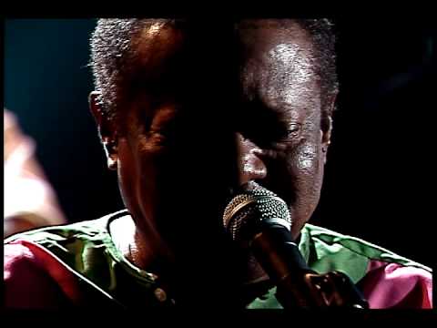 "Vem rompendo o dia", por Tantinho da Mangueira