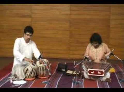 Clip 1 Prafulla Athalye accompanying Shudhdhashil Chatterji