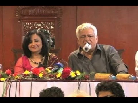 Dunya News-Om puri, Divia Datta fans of Pakistan, urge Indian govt to stop hateful films