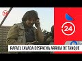 Rafael Cavada despacha arriba de un tanque