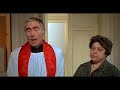 vincenzo non vuole andare in pellegrinaggio a vedere la madonna che piange... se rideva invece...