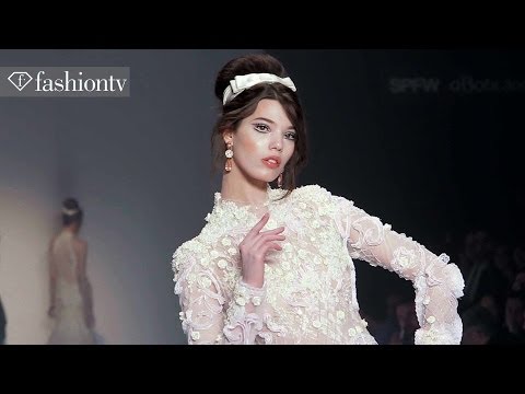 fashiontv.COM - http://www.FashionTV.com/videos SAO PAULO - FashionTV sits in the front row of the Samuel Cirnansck Winter 2014 show at Sao Paulo Fashion Week. This gorgeous...