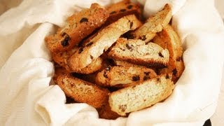Biscotti met rozijnen en walnoten