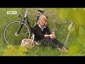 bundesland rheinland-pfalz

esther bangerth-rinck lebt in heuchelheim-klingen auf der s�dlichen weinstra�e und ist in eine familie von winzern hineingeboren. und wie sollte es anders sein: auch sie hat den wein zu ihrem beruf gemacht. auf dem familienweingut bangerth-rinck werden 20 verschiedene rebsorten angebaut, daraus werden 35 verschiedene weine gemacht. riesling, chardonnay, burgunder, zweigelt und muskat bestimmen das leben von esther bangerth-rinck. in unserer rubrik 