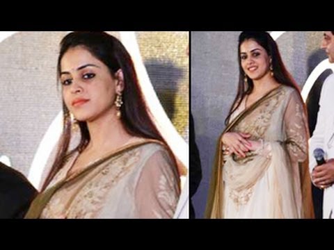 Pregnant Genelia Dsouza flaunts her BABY BUMP