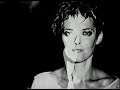 "Les mots Bleus" interprété par Alain Bashung