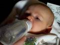 videos de First of many new formula feedings, Dec 4th.