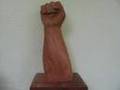 Escultura en madera, Mano Dura, Candelier