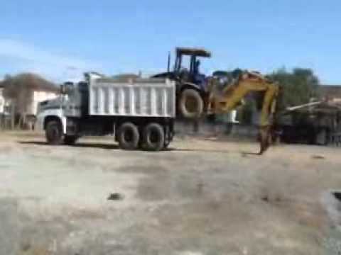 retro excavadora - CUAL RETRO-EXCAVADORA BAILANDO CHEQUEN CON SE HACEN LAS MANIOBRAS.