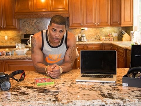 gadgets - http://cnet.com/hoked-up Kevin Frazier, co-anchor of OMG Insider, kicks it with Nelly at his home and talks music, cameras, and video games. Plus, CNET Senio...