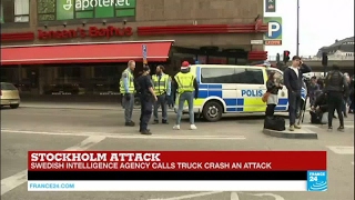 „Švédsko bylo napadeno. Všechno nasvědčuje tomu, že šlo o teroristický čin. Vláda byla informována a