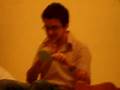 Pécs 2008: un idiota si fa la barba con l'accendino