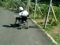 incidenti-cazzate-moto-discesa-on board-passeggino-zulu