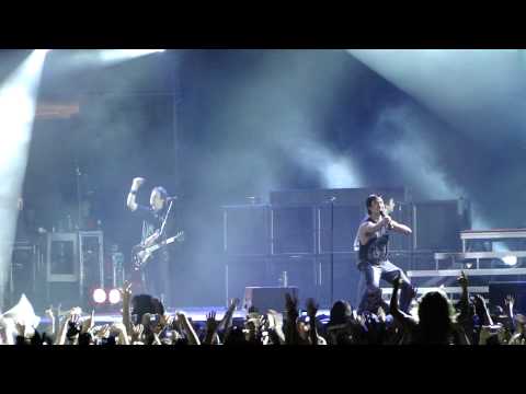 Mira el video del instante que Green Day le regaló su guitarra a un fan