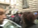 Momenti di caos in Piazza Duomo tra studenti e polizia