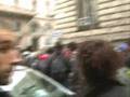 Momenti di caos in Piazza Duomo tra studenti e polizia