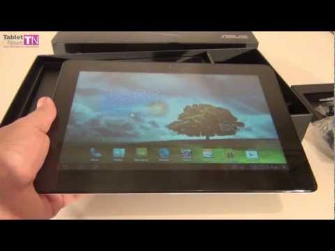 padfone station unboxing - BUY NOW: http://amzn.to/WNLt67 Tablet-News.com unboxes the ASUS PadFone 2 hybrid between tablet and phone, in the white version. It costs $999 in the 32 GB v...