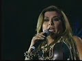 robbie-williams-besa-a-anahi-dulce-maria-se-cae.html