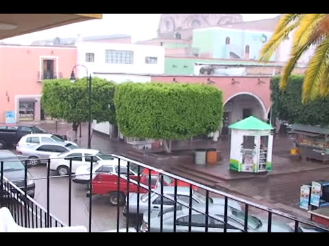 Hoy.Flv - Las lluvias en la plaza Principal de Calvillo 26 de Julio 2010.