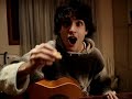 marcos - comiendo 2 galletitas y cantando