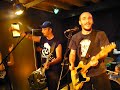 dirty fonzy en live @ la cave � bordeaux le 1er octobre 2008, sous l'implusion de la sympathique asso hellpunk rockview.
ils partagaient l'affiche avec sons of buddha (premi�re partie nina'school)
c'est la derni�re chanson du set, d'ailleurs si vous pouviez m'en donner le titre, �a sera sympa.