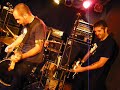 dirty fonzy en live @ la cave � bordeaux le 1er octobre 2008, sous l'implusion de la sympathique asso hellpunk rockview.
ils partagaient l'affiche avec sons of buddha (premi�re partie nina'school)
c'est la derni�re chanson du set, d'ailleurs si vous pouviez m'en donner le titre, �a sera sympa.