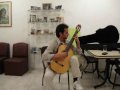 Alejandro Jaime con guitarra Adrian Altman