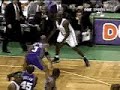 Tony Delk hits Antoine Walker