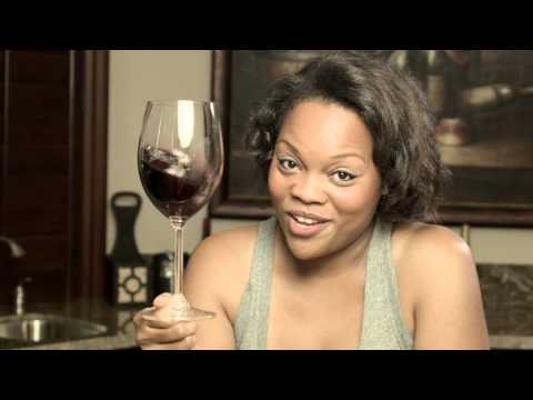 how to properly hold a wine glass