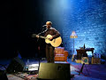 Aldebert en set acoustique guitare voix, au café de la danse dans le cadre du festiva 