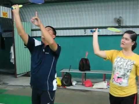hướng dẫn học viên tập đánh cầu phông cầu cao hướng dẫn học viên tập đánh cầu phông cầu cao