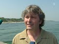 Polizei überfährt brutal Menschen mit einem Boot Polizei überfährt brutal Menschen mit einem Boot