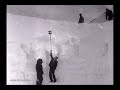 Newsreel - Snowstorm strands dozens on Donner Pass (1952)