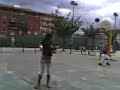 encestar lanzando de espalda a la tercera