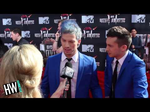 Twenty One Pilots Talk MTV Movie Awards Performance & New Music!