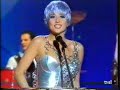 Marta ya estaba metiéndose en el papel de la prota de Supernova, de no ser así, no encuentro explicación para semejante vestuario... De las bailarinas es que no puedo ni hablar...