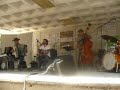 muy buena rola interpretada por estos genios....me agrada demasiado