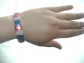 MANUALIDADES: Como hacer  una pulsera con una botella plastica reciclada
