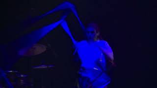 Performance " The Cube "