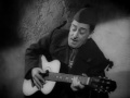 http://www.youtube.com/watch?v=tHtnRxZWJqY "Quanno te vaso a vocca avvullutata,
chistu velluto m'accarezza 'o core"