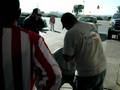 Fanaticos de los Chivas rapan a unos Americanistas valorosos