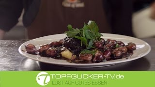 Ochsenbacke in Sauce Bordelaise mit glasierten Champignons und Frühlingszwiebeln Ochsenbacke in Sauce Bordelaise mit glasierten Champignons und Frühlingszwiebeln