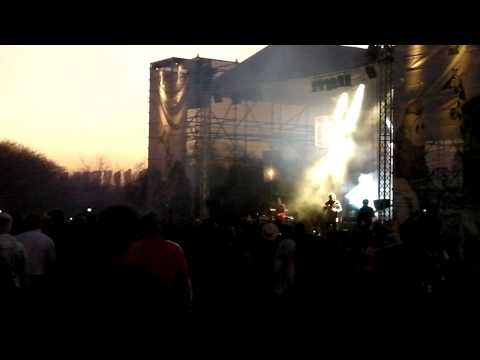 VP Oppikoppi 2011 – Heuwels Fantasties – Sonrotse Ft. Francois Van Coke (1 min) Part 1