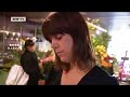 bundesland berlin 

esther perbandt entwirft in ihrem atelier im wedding damenmode und taschen. um auf ideen zu kommen, ist sie h�ufig auf berlins stra�en unterwegs und l�sst sich inspirieren. und hat dabei charmante winkel der stadt aufgesp�rt, die auch sie unbedingt einmal entdecken sollten. 
und so lernen wir den ausgefallenen blumenladen in der charlottenstra�e in berliner bezirk mitte kennen, schaukeln eine runde im mauerpark und genie�en einen atemberaubenden ausblick auf das n�chtliche berlin in der solar bar.