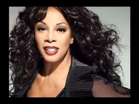 BREAKAWAY - Música da Donna Summer lançada em 1989, mas só fez sucesso no Brasil no ínício dos anos 1990. É a primeira faixa da trilha sonora da novela