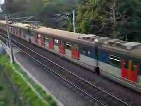 港鐵列車 ( SP-1900 ) 駛經粉嶺塘坑村行人天橋