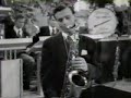 las unicas imagenes en video que conozco en la que aparezca este grande del saxo baritono serge chaloff
son 4 compases pero creo que vale la pena verlos ( los 4 ultimos compases del primer coro de solos despues del tema  aaba)
a destacar su disco blue serge donde se puede apreciar su manera calida de tocar el baritono...escuchar la balada thanks for the memory....
gracias serge...uno de los grandes
northwest passage woody herman big band stan getz-shorty rodgers with zoot sims and al cohn