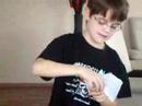 Magic Leon zaubert mit Taschentuch Magic Leon zaubert mit Taschentuch
